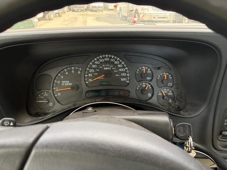 2005-chevrolet-silverado-2500-image-13