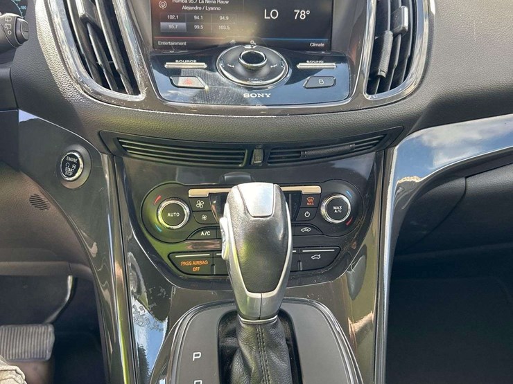 2015-ford-escape-titanium-image-18