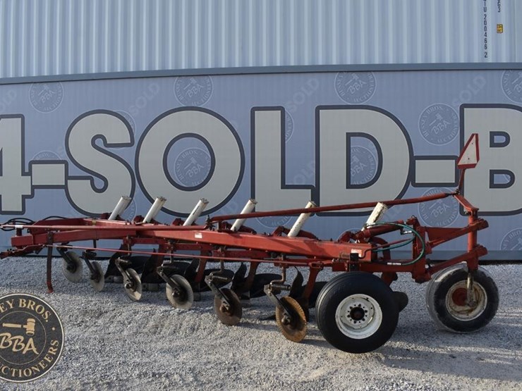 international-720-image-3