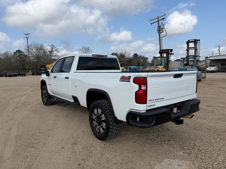 2020-chevrolet-k2500-image-4