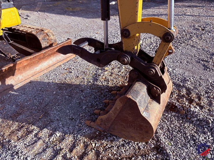 2016-cat-305e2-mini-excavator-image-16