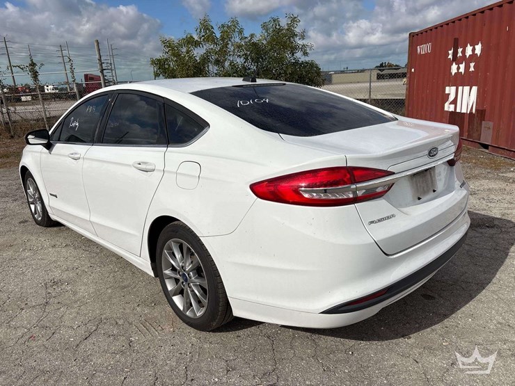 2017-ford-fusion-hybrid-sedan-image-4