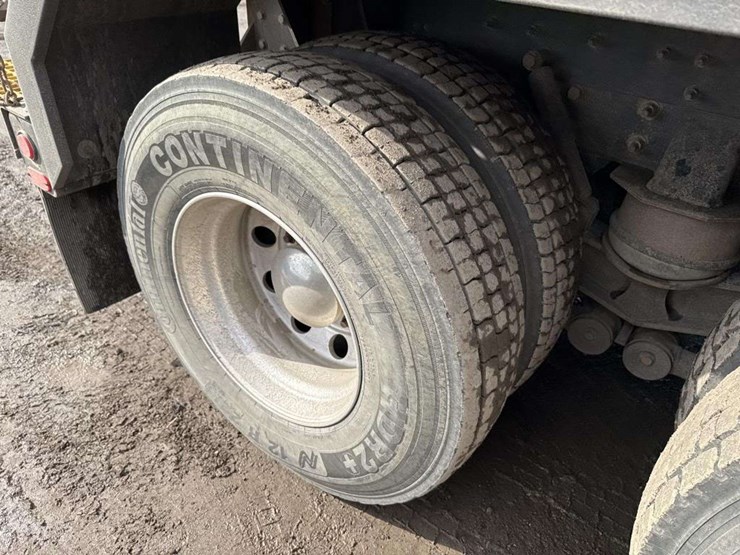 2016-caterpillar-ct660-image-12