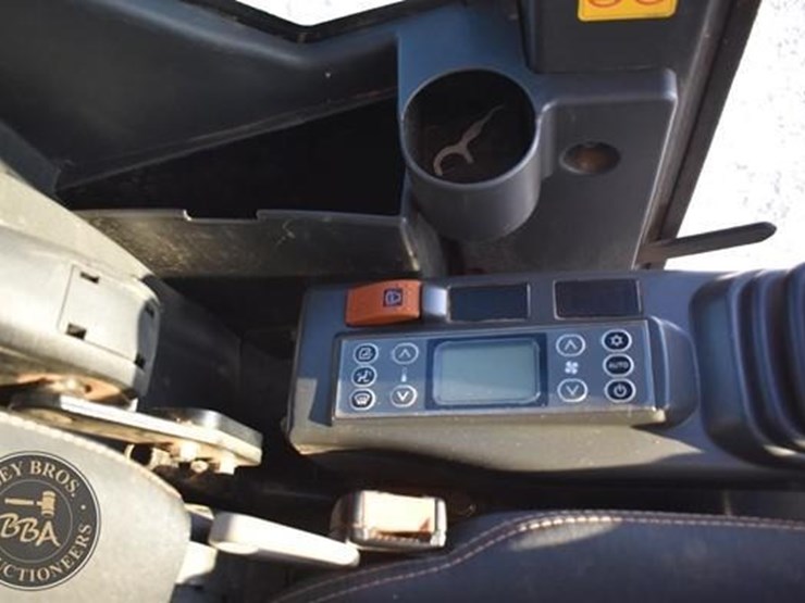 2022-case-cx75csr-image-50