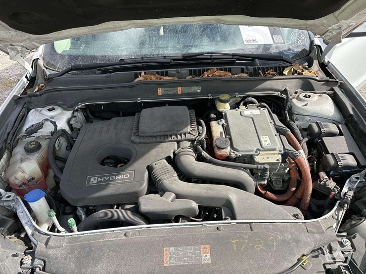 2017-ford-fusion-hybrid-sedan-image-7