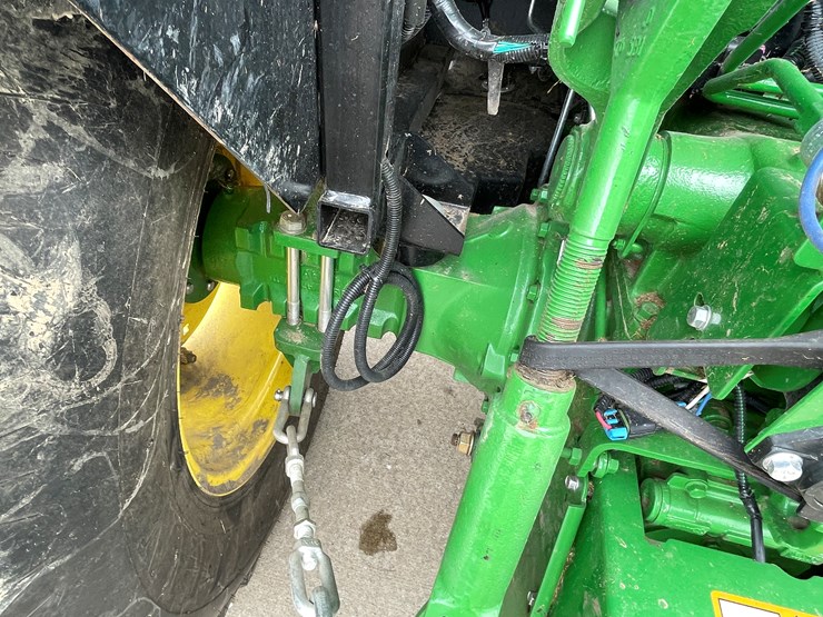 2015-john-deere-5075e-image-37