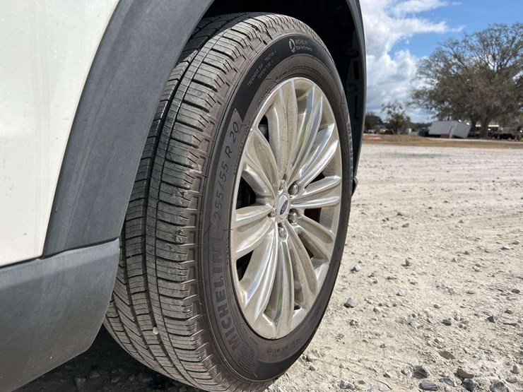 2021-ford-explorer-image-28