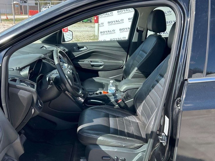 2015-ford-escape-titanium-image-12