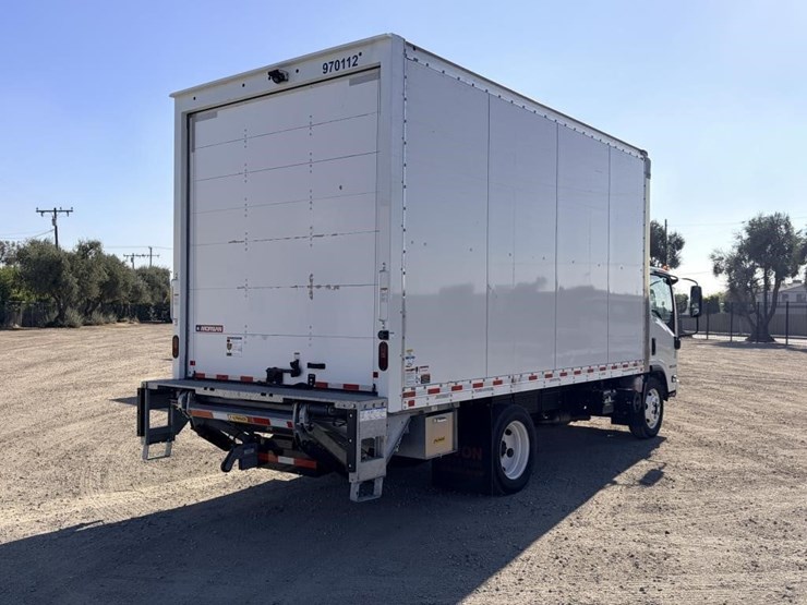 2024-isuzu-npr-image-3