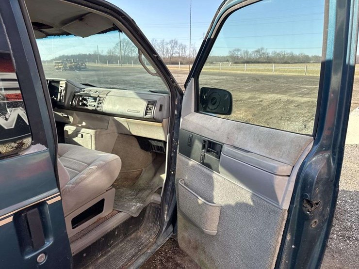 1995-gmc-safari-image-16