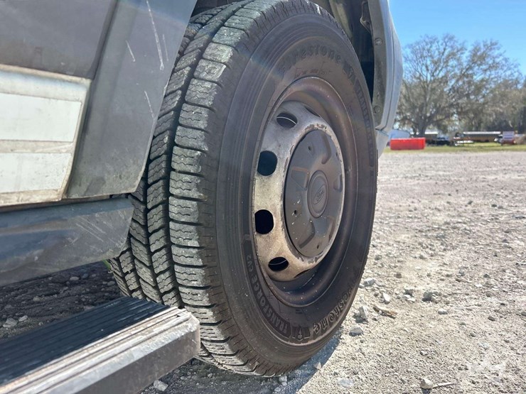 2015-ford-transit-image-33