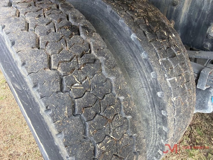 2018-freightlinerwater-truck-image-13