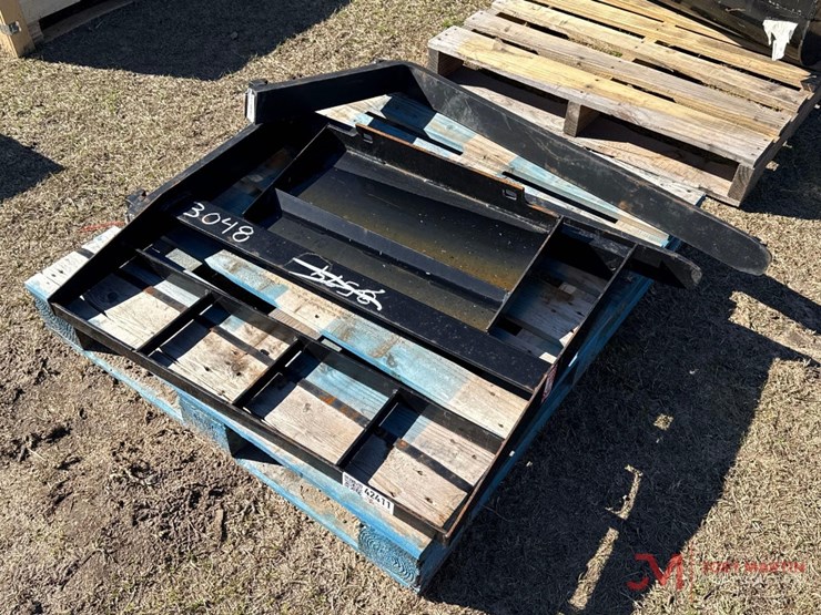 42"-forks-mini-skid-steer-attachment-image-4