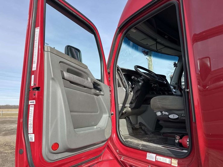 2019-kenworth-t680-image-22
