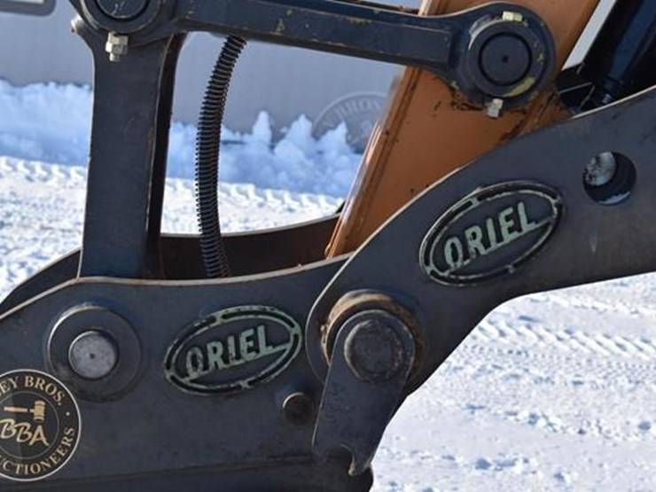 2022-case-cx75csr-image-21