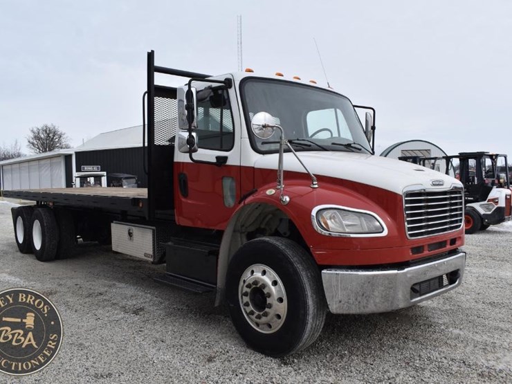 2015-freightliner-business-class-m2-106-image-9
