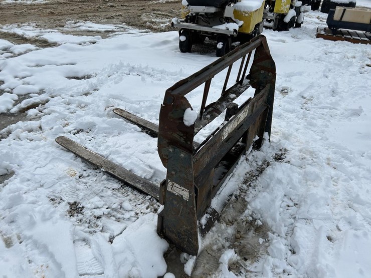48”-skid-steer-pallet-forks-image-4