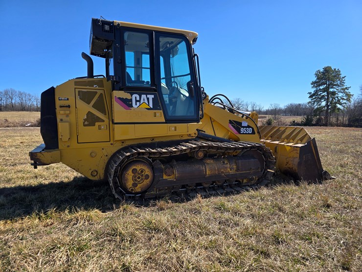 2015-caterpillar-953d-image-23