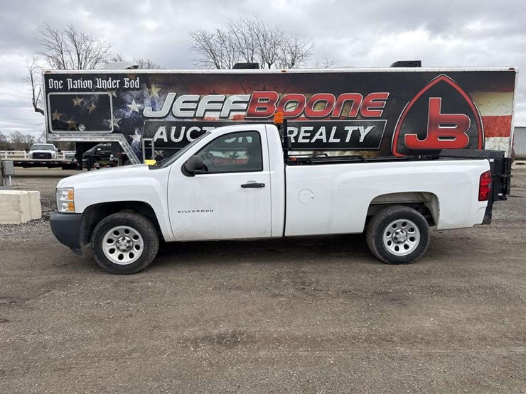 2012-chevrolet-1500-image-2