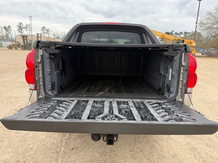 #447-•-2005-chevrolet-alvalanche-|-reconstructed-title-image-5