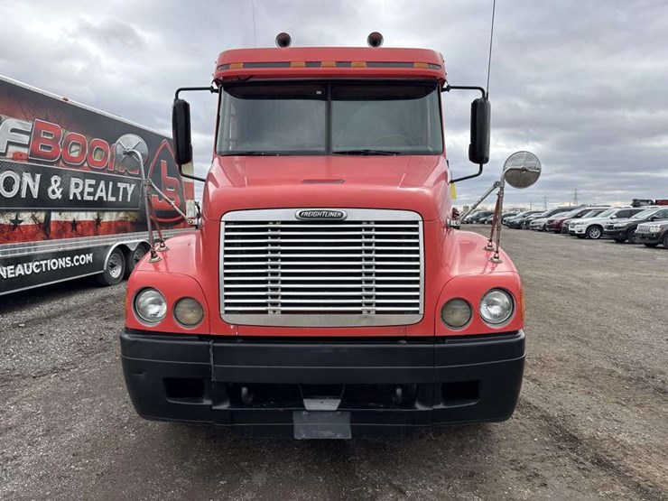 2000-freightliner-flc120-image-7