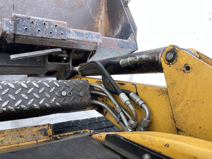 #7564-•-asv-track-loader-with-posi-track-image-37