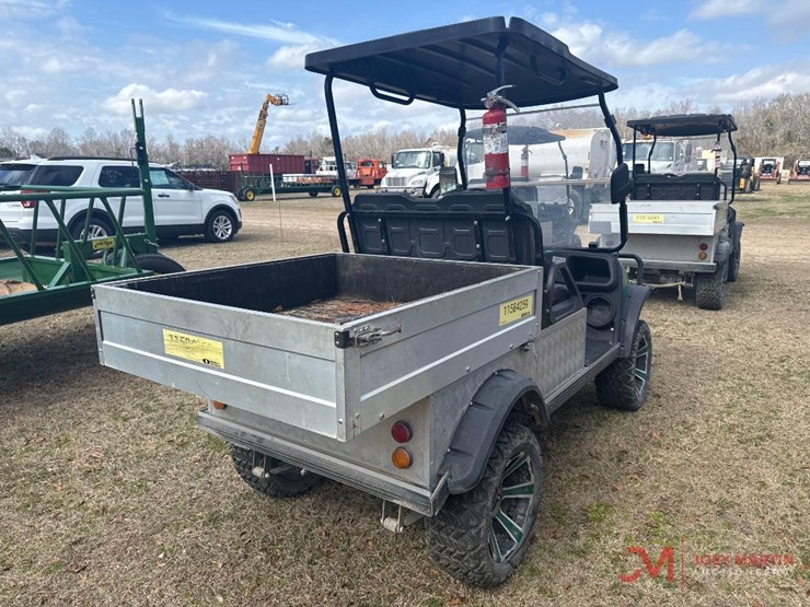 2022-evolution-turfman-800electric-golf-cart-image-2