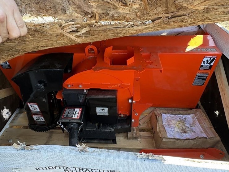 new-kubota-b2782b-snowblower-image-3