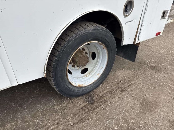 2007-ford-f550-image-9