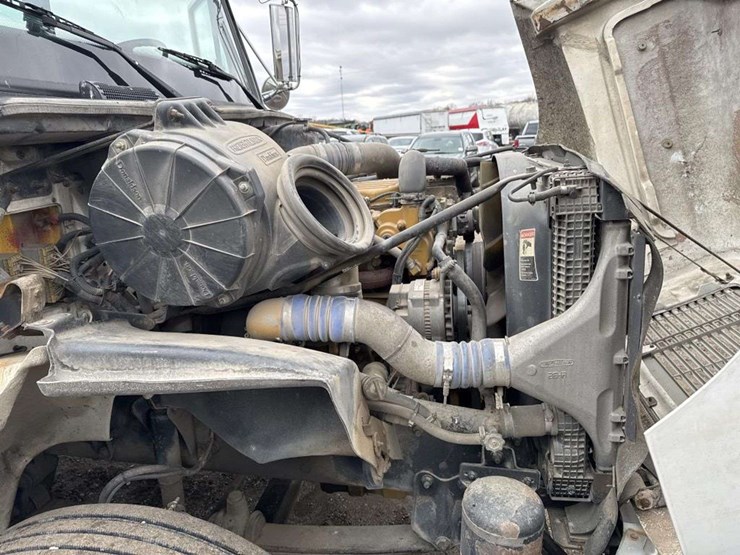 2000-freightliner-fld112-image-21