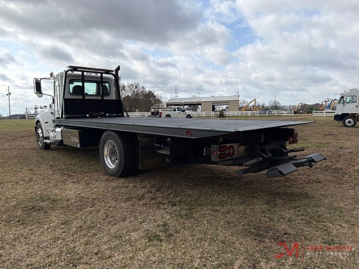 2018-peterbilt-337-image-5