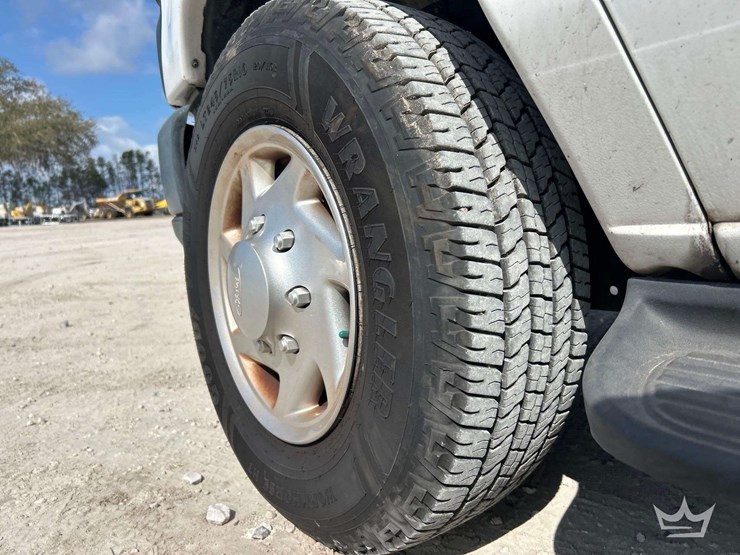 2012-ford-e350-image-26