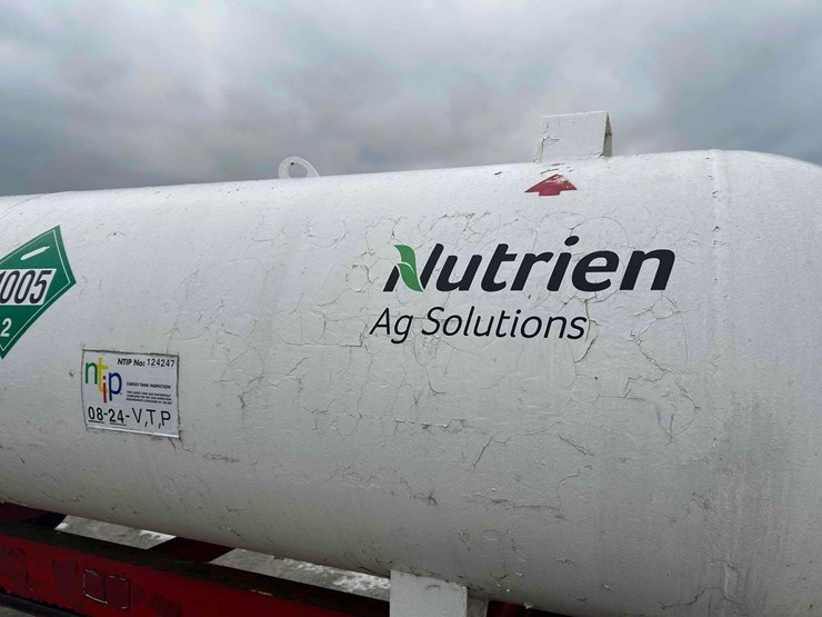 ag-systems-twin-1000-gal.-nh3-tanks-on-gear-#15-image-23