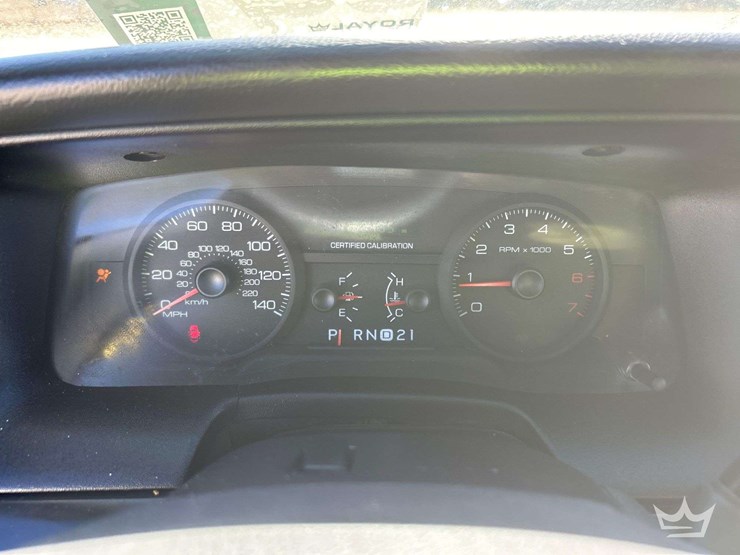 2010-ford-crown-victoria-sedan-image-15