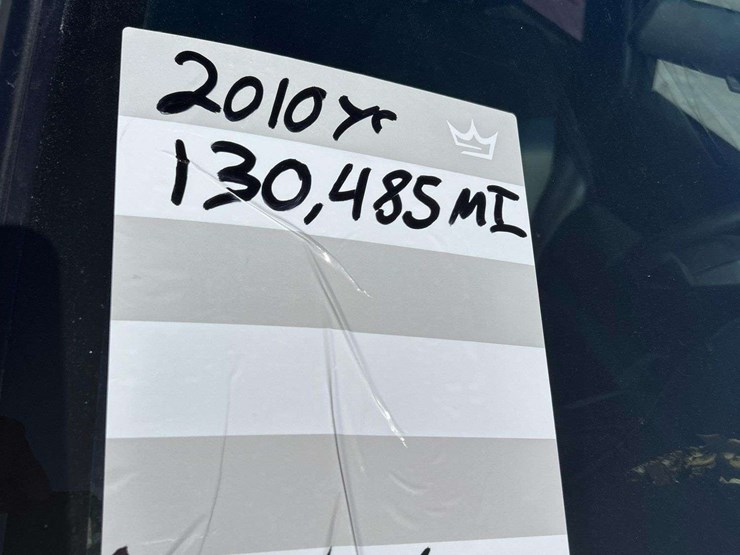 2010-ford-crown-victoria-sedan-image-28