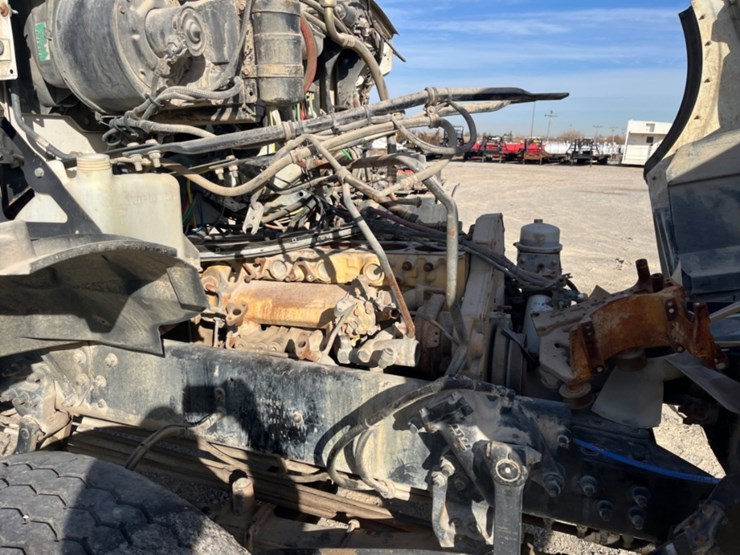 2005-sterling-l9500-image-11