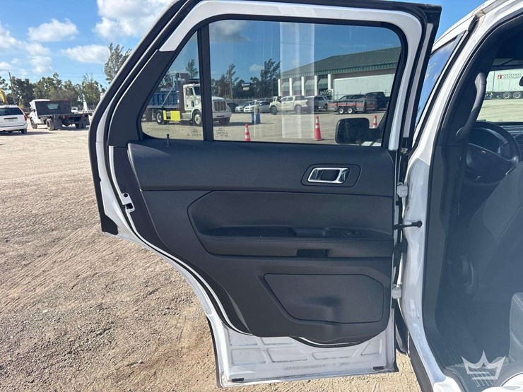 2018-ford-explorer-image-18