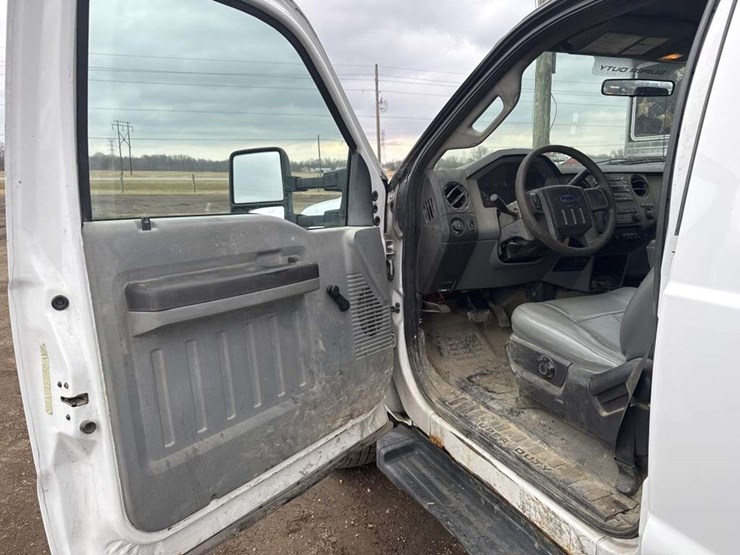 2011-ford-f350-image-12