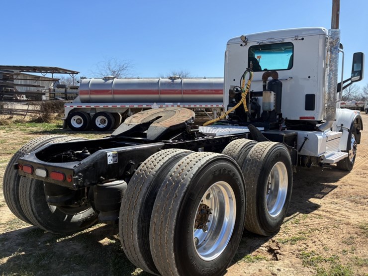 2020-peterbilt-567-image-4