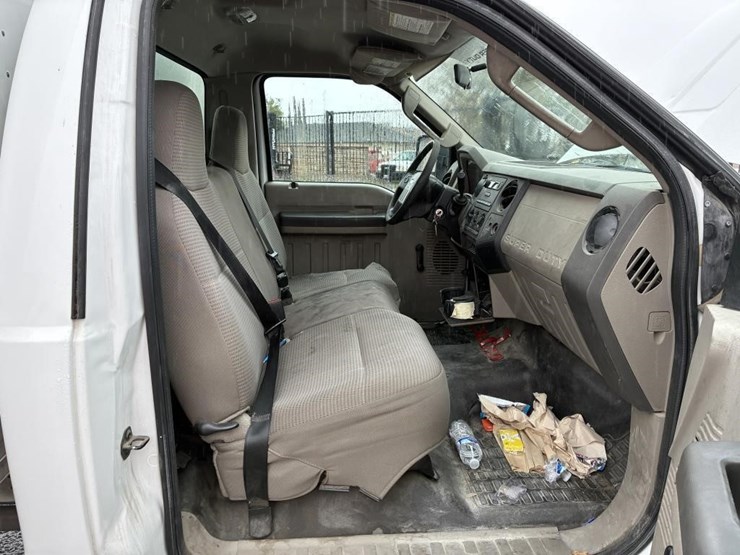 2010-ford-f550-image-9