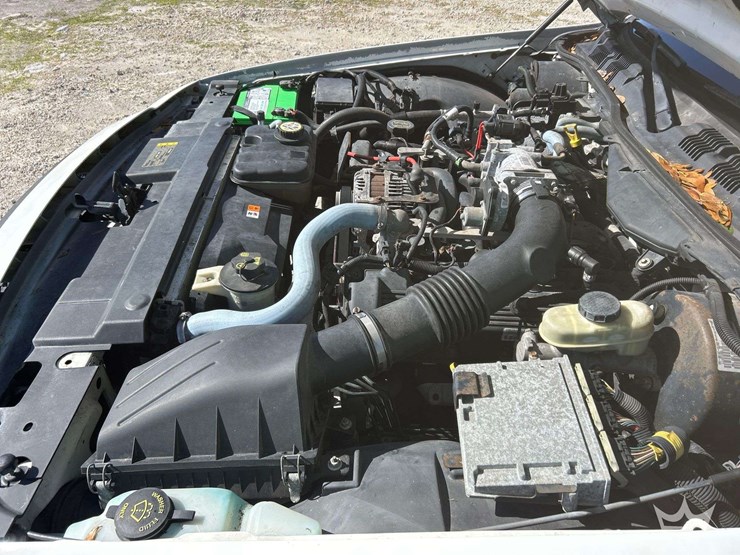 2010-ford-crown-victoria-sedan-image-9