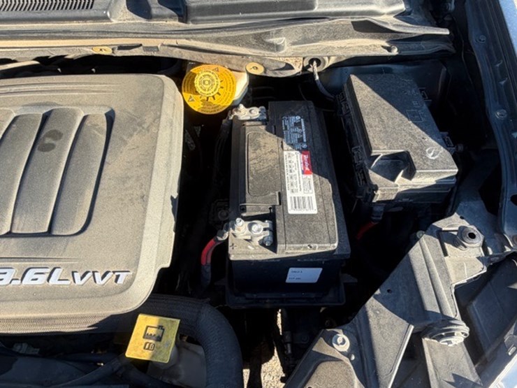 2014-chrysler-town-&-country-image-59