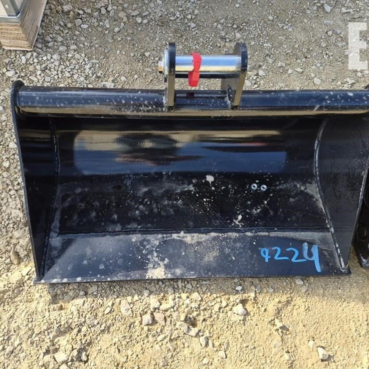 MINI EXCAVATOR WIDENED BUCKET ATTACHMENT