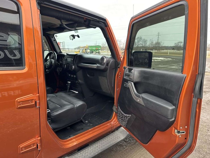 2011-jeep-wrangler-image-19