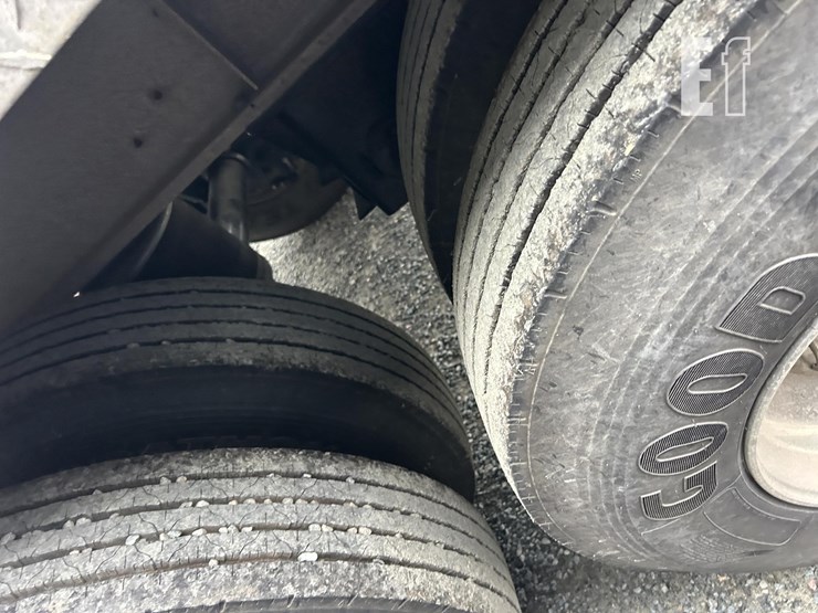 2002-vantage-39-ft-image-7