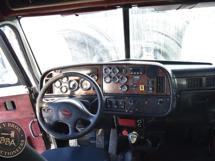 2004-peterbilt-379-image-52