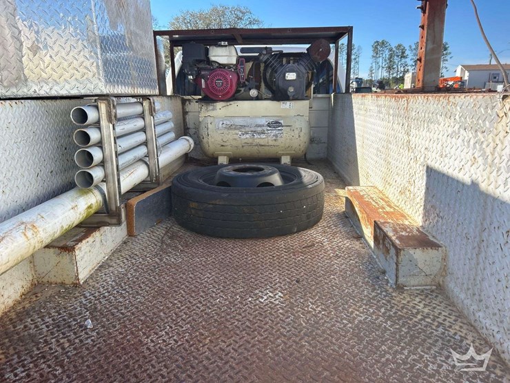 2016-ford-f550-image-32