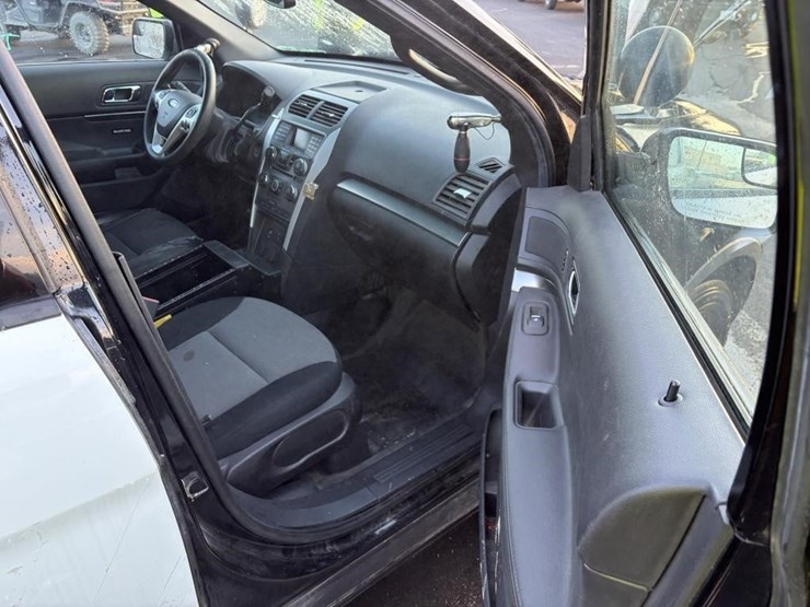 2015-ford-explorer-image-9