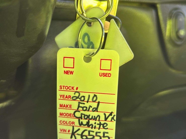 2010-ford-crown-victoria-sedan-image-29