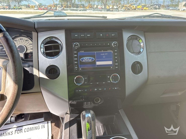 2011-ford-expedition-image-17